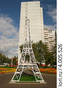 Эйфелева башня. Москва, Ясенево, улица Инессы Арманд (2012 год). Редакционное фото, фотограф Щеголева Ольга / Фотобанк Лори