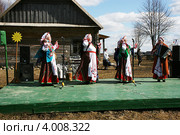 Белорусские народные танцы, Беларусь (2012 год). Редакционное фото, фотограф Марина Шатерова / Фотобанк Лори