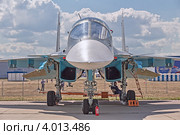 Фронтовой бомбардировщик Су-34 на праздновании 100-летия создания ВВС России на аэродроме ЛИИ им. М.М. Громова в Жуковском (2012 год). Редакционное фото, фотограф Владимир Сергеев / Фотобанк Лори