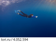 Девушка плывет под водой в Средиземном море. Стоковое фото, фотограф Некрасов Андрей / Фотобанк Лори
