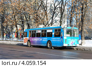 Реклама лекарств на троллейбусе (2012 год). Редакционное фото, фотограф Голованов Сергей / Фотобанк Лори