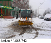 Снегоуборочная техника на московской улице (2012 год). Редакционное фото, фотограф lana1501 / Фотобанк Лори