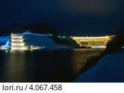 Береговой водосброс и Саяно-Шушенская ГЭС ночью (2012 год). Стоковое фото, фотограф Игорь Боголюбов / Фотобанк Лори