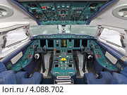 Пилотская кабина самолета Ан-148 (2012 год). Редакционное фото, фотограф Александр Тарасенков / Фотобанк Лори