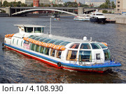 Банкетный теплоход "Галина Уланова" на Москва-реке (2012 год). Редакционное фото, фотограф Абрамов Роман Николаевич / Фотобанк Лори