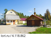 Территория церкви Воздвижения Креста Господня в Николо-Прозорово Мытищинского района Московской области (2012 год). Стоковое фото, фотограф Елена Коромыслова / Фотобанк Лори