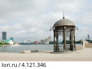 Екатеринбург. Ротонда на набережной городского пруда. Стоковое фото, фотограф Анна Омельченко / Фотобанк Лори