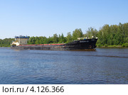 Сухогрузный теплоход "Омский-20" на канале имени Москвы (2012 год). Редакционное фото, фотограф Елена Коромыслова / Фотобанк Лори