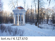 Зима. Беседка "Храм Аполлона" в парке музея-усадьбы Остафьево (2012 год). Редакционное фото, фотограф Яна Королёва / Фотобанк Лори