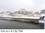 Иваново. Вид на набережную реки Уводь и Дворец искусств. (2012 год). Редакционное фото, фотограф Сергей Лаврентьев / Фотобанк Лори