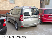 Lada-Largus, Автомобиль "Лада-Ларгус" (2012 год). Редакционное фото, фотограф Дудакова / Фотобанк Лори