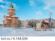 Недостроенная деревянная церковь в городе Сегежа, Карелия (2010 год). Редакционное фото, фотограф Кекяляйнен Андрей / Фотобанк Лори