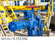 Оборудование газораспределительной станции: кран. Стоковое фото, фотограф Донцов Евгений Викторович / Фотобанк Лори