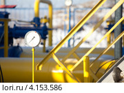 Оборудование газораспределительной станции: манометр (2012 год). Редакционное фото, фотограф Донцов Евгений Викторович / Фотобанк Лори