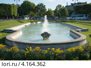 Фонтан в Париже. Франция (2012 год). Редакционное фото, фотограф Олег Тыщенко / Фотобанк Лори