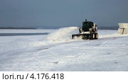 Уборка снега в городе (2013 год). Редакционное видео, видеограф FotograFF / Фотобанк Лори