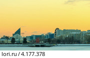 Центральная набережная города Екатеринбурга. Таймлапс. Движение камеры от башни к храму. Средний план (2012 год). Редакционное видео, видеограф Никита Майков / Фотобанк Лори
