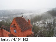 Долина реки Гауя в тумане. Турайдский замок. Зима. Стоковое фото, фотограф Борис Сунцов / Фотобанк Лори