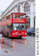 Двухэтажный экскурсионный автобус в Москве (2013 год). Редакционное фото, фотограф Илюхина Наталья / Фотобанк Лори