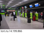 Регистрация билетов и багажа в терминале City Airport Train (CAT). Вена (2012 год). Редакционное фото, фотограф Михаил Рыбачек / Фотобанк Лори