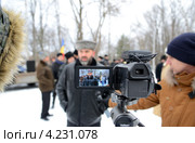 Под прицелом видеокамеры инициатор и вдохновитель митинга «КАЗАКИ – НАРОД!» казачий атаман Зимовниковского юрта Всевеликого войска Донского Павел Сериков (2013 год). Редакционное фото, фотограф Олег Пчелов / Фотобанк Лори