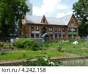 Деревянное офисное здание в Сокольниках (2012 год). Редакционное фото, фотограф Володина Ольга / Фотобанк Лори
