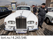 Автомобиль Rolls-Royce на ралли классических автомобилей клуба РККА на Поклонной горе в Москве, Россия (2012 год). Редакционное фото, фотограф Николай Винокуров / Фотобанк Лори
