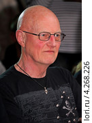 Британский барабанщик Крис Слейд (Chris Slade) (2013 год). Редакционное фото, фотограф Андрей Дегтярёв / Фотобанк Лори