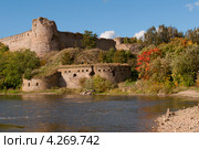 Вид на Потайной бастион и Новую (Водяную) башню. Ивангородская крепость (2012 год). Стоковое фото, фотограф Виктор Карасев / Фотобанк Лори