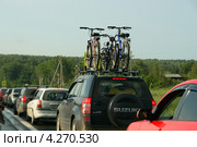 Перевозка трех велосипедов на багажнике автомобиля (2012 год). Редакционное фото, фотограф Щеголева Ольга / Фотобанк Лори