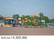 Детские аттракционы (2012 год). Редакционное фото, фотограф Геннадий Соловьев / Фотобанк Лори