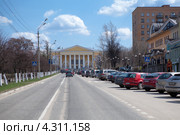 Дом культуры на улице Загорской в центре города Дмитров (2012 год). Редакционное фото, фотограф Кекяляйнен Андрей / Фотобанк Лори