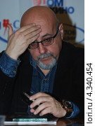 Режиссер, журналист, теле- и радиоведущий Давид Шнейдеров (2013 год). Редакционное фото, фотограф Александр Легкий / Фотобанк Лори
