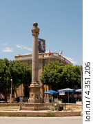 Венецианская колонна (Venetian Column) на площади Ататюрк. Никосия (2012 год). Редакционное фото, фотограф Виктор Карасев / Фотобанк Лори