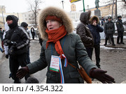 Руководитель Межрегиональной общественной организации "Спасем семью!"  Анна Кисличенко дает интервью на марше "В защиту детей" в городе Москве (2013 год). Редакционное фото, фотограф Николай Винокуров / Фотобанк Лори