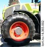 Трактор AXION 930 CLAAS. Агропромышленная выставка «Агротехнологии-2013» в выставочном центре «ВертолЭкспо». Ростов-на-Дону. Редакционное фото, фотограф Олег Пчелов / Фотобанк Лори