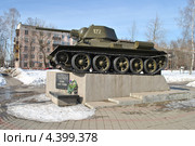 Танк Т-34 на последнем рубеже обороны Москвы, город Химки, мкрн. Сходня, Московская область (2013 год). Редакционное фото, фотограф lana1501 / Фотобанк Лори