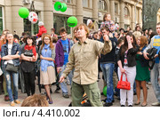Профессиональный йо-йошник на параде мыльных пузырей Dreamflash (2012 год). Редакционное фото, фотограф Алёшина Оксана / Фотобанк Лори