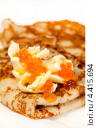 Русская кухня - блины с маслом и икрой. Стоковое фото, фотограф ElenArt / Фотобанк Лори