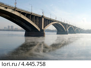 Коммунальный мост через Енисей. Красноярск (2012 год). Стоковое фото, фотограф Юлия Батурина / Фотобанк Лори