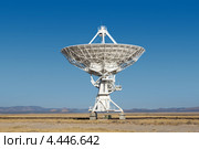 Один из радиотелескопов массива VLA (Very Large Array /Очень большая антенная решётка, Сверхбольшая антенная решётка) в штате Нью Мексико (США) Стоковое фото, фотограф Ирина Кожемякина / Фотобанк Лори