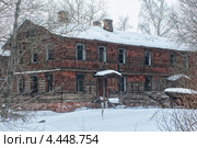 Выселенный деревянный барак. Стоковое фото, фотограф Сайганов Александр / Фотобанк Лори