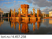 Фонтан "Дружба народов", ВВЦ, Москва (2009 год). Редакционное фото, фотограф lana1501 / Фотобанк Лори
