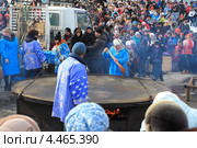 Подготовка поверхности под рекордный блин (2013 год). Редакционное фото, фотограф Анатолий Матвейчук / Фотобанк Лори