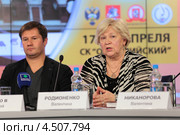 Алексей Немов - 4-кратный олимпийский чемпион и Валентина Родионенко - старший тренер сборных команд России по спортивной гимнастике на пресс-конференции посвященной чемпионату Европы по спортивной гимнастике 2013 года. Москва, агентство РИА Новости. Редакционное фото, фотограф Игорь Долгов / Фотобанк Лори