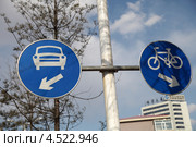 Дорожные знаки на улицах города Хуньчунь в Китае (2013 год). Редакционное фото, фотограф Валерий Акулич / Фотобанк Лори