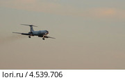 Посадка самолета Ту-134, авиакомпания Ютэйр, аэропорт, город Уфа (2013 год). Редакционное видео, видеограф Mikhail Erguine / Фотобанк Лори