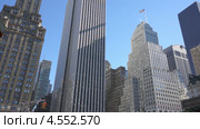 Угол Пятой Авеню и улицы Central Park в Нью-Йорке (2012 год). Стоковое видео, видеограф Igor Vorobyov / Фотобанк Лори