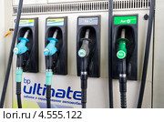 Заправочные пистолеты на АЗС BP (2013 год). Редакционное фото, фотограф Елена Коромыслова / Фотобанк Лори