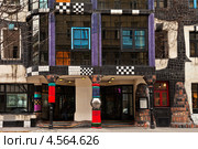 Австрия. Венский Дом Искусств – KunstHausWien. Вход в музей  Хундертвассера (2013 год). Редакционное фото, фотограф Виктория Катьянова / Фотобанк Лори